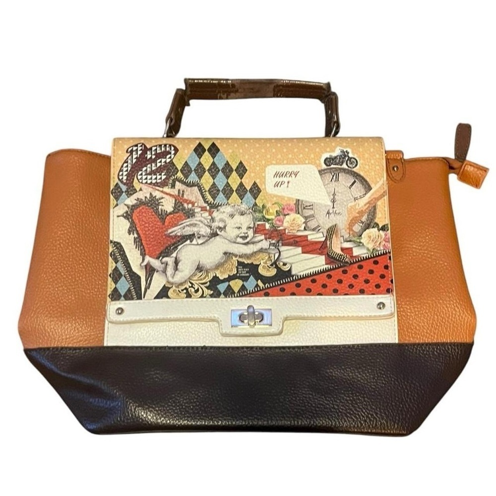 Art Fever Cream and black leather bag with a unique design, with zipper